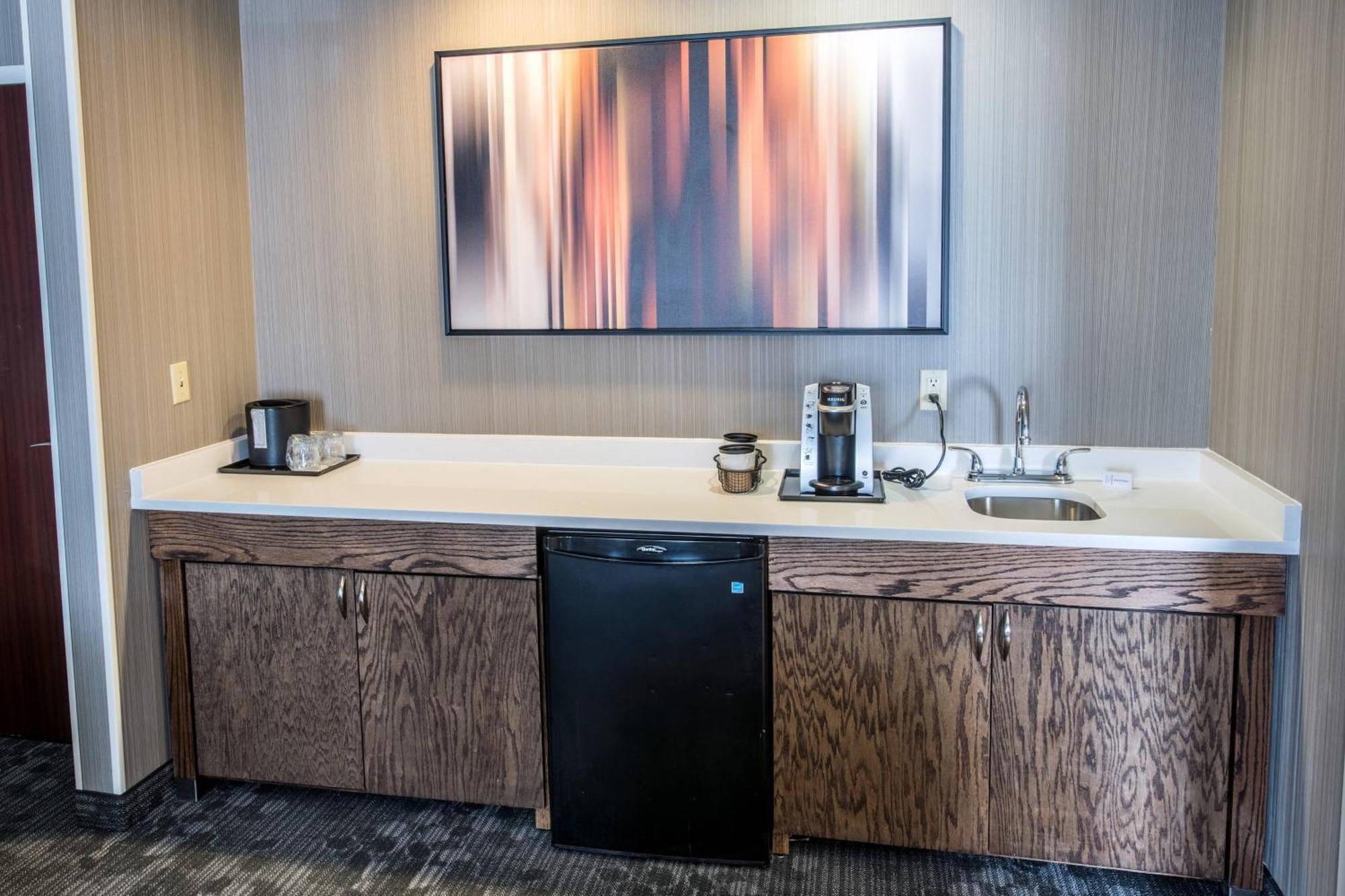 Courtyard By Marriott Norwich Hotel Екстериор снимка