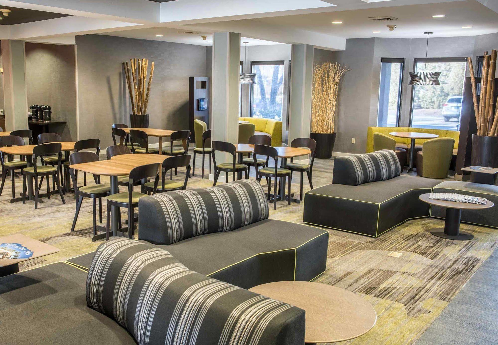 Courtyard By Marriott Norwich Hotel Екстериор снимка