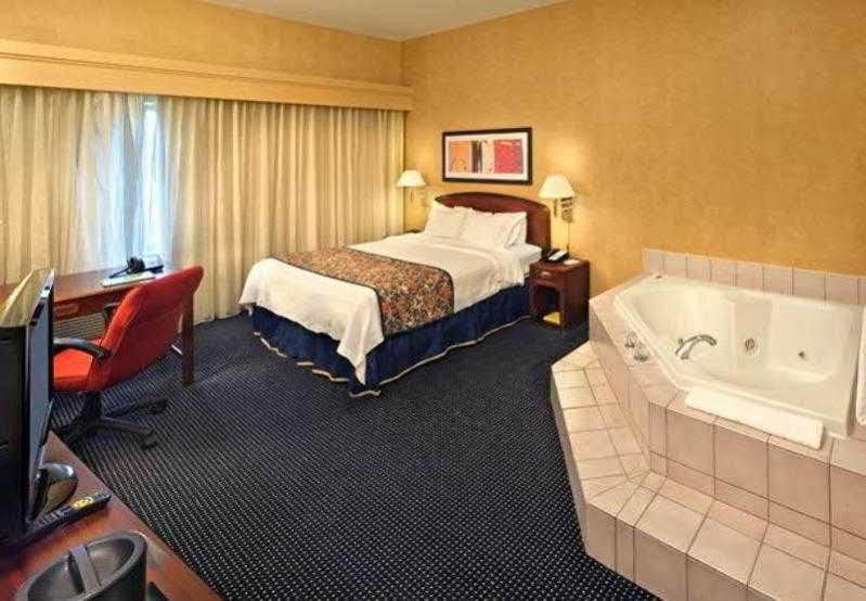 Courtyard By Marriott Norwich Hotel Екстериор снимка
